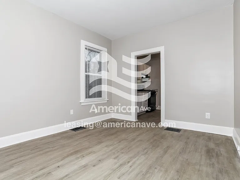 500000_012_wm_-_bedroom_13440937.jpg