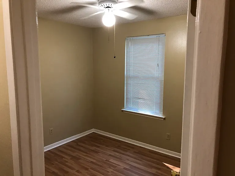 6460 Charleston Ct — Photo 8