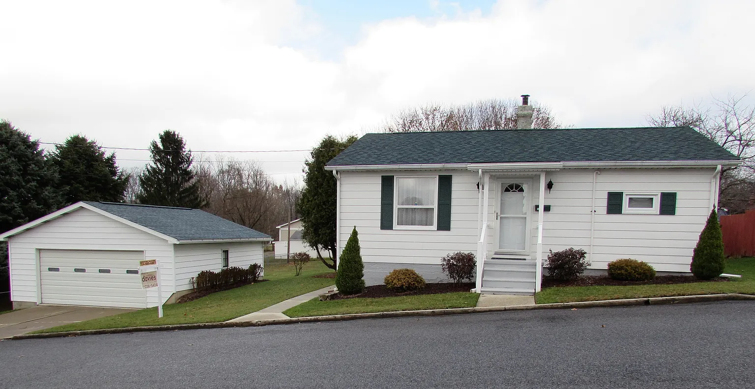 512 Quemahoning St photo 1