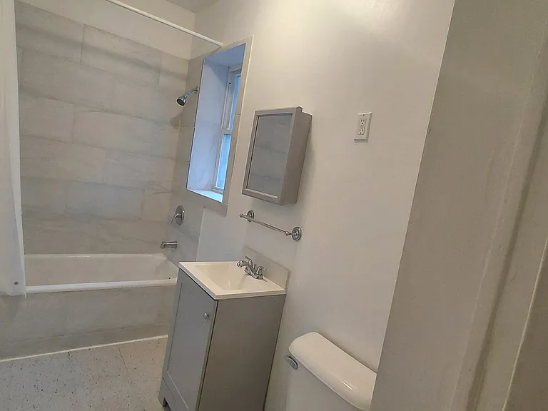 1107 N Avers Ave #1 — Photo 9