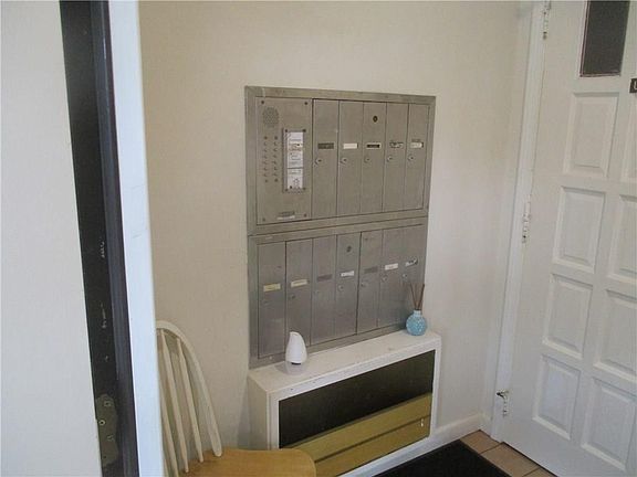5th image of 7 Apple Valley Pkwy APT 4