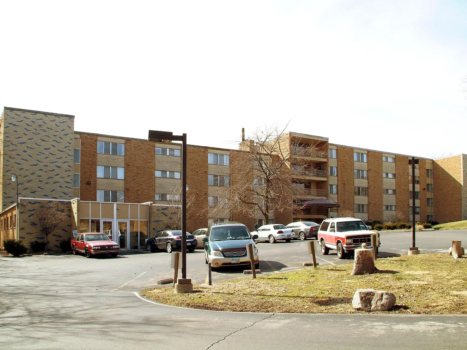 Cedar Tower — Photo 3