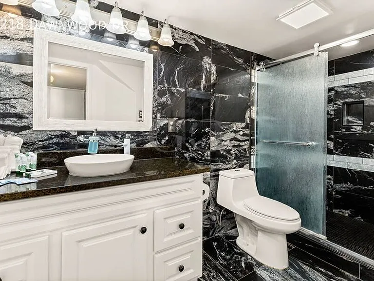 8218 Dawnwood Dr — Photo 15