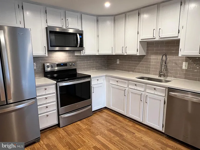 7384 Jiri Woods Ct — Photo 10
