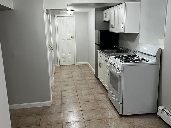 5th image of 2561 Hering Ave #1