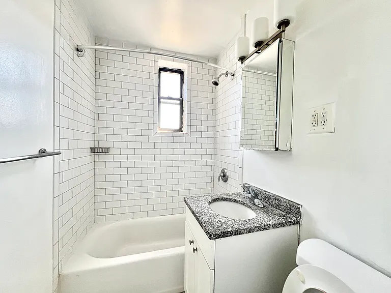 2373 E 3rd St #5T — Photo 9