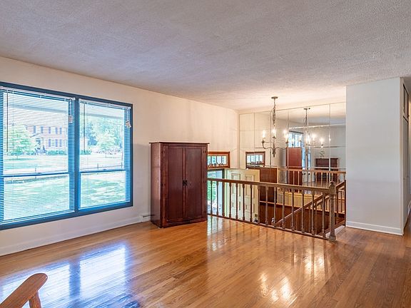 5th image of 103 Marshall Dr