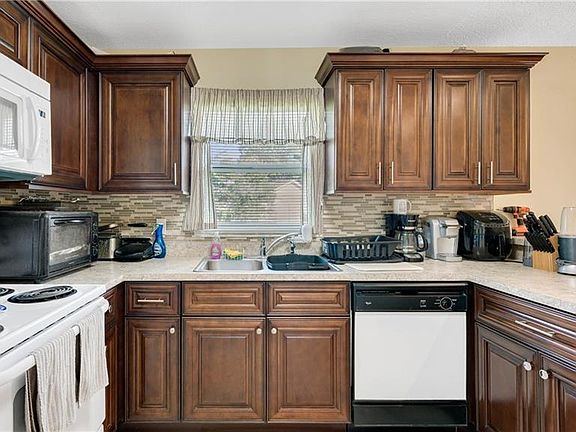 4th image of 2109 Dardanelle Dr