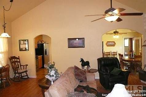 4th image of 266 Wolf Ln