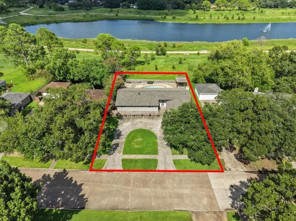 15319 Diana Ln, Houston, TX 77062