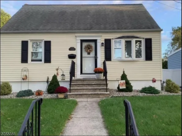 332 Roosevelt Ln, Kenilworth Boro, NJ 07033