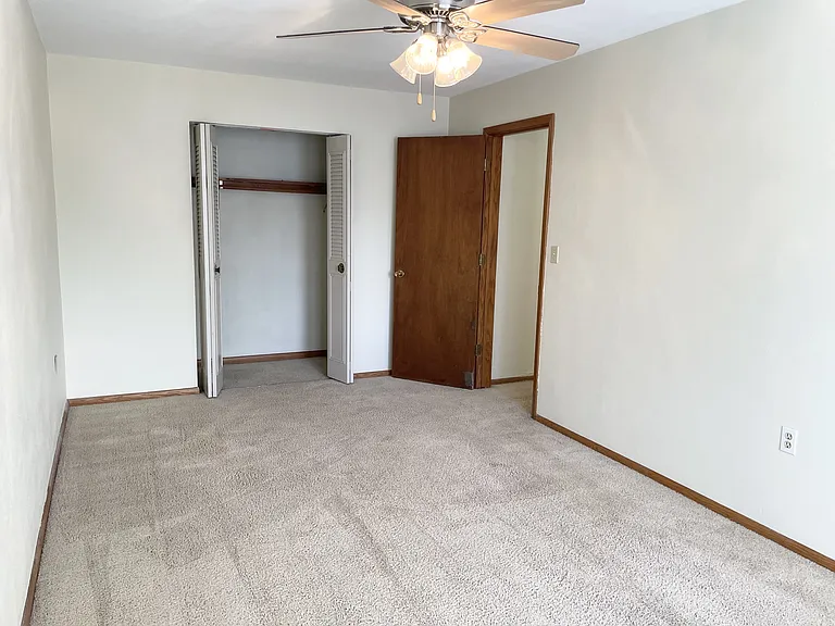 Como Lakes Apartments — Photo 18