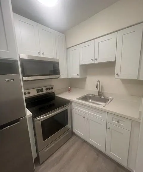 840 NE 17th Ter #9 — Photo 6