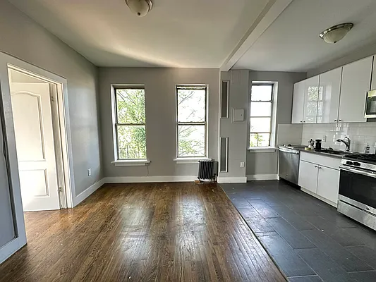 Rented by Bruma Realty LLC | media 11