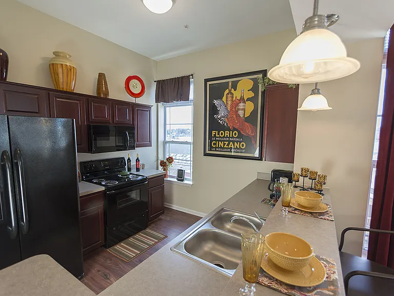 Tenth & College Horizons Apartments — Photo 38
