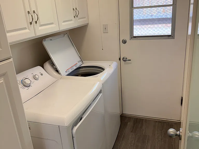 1453 Centinela Ave — Photo 12
