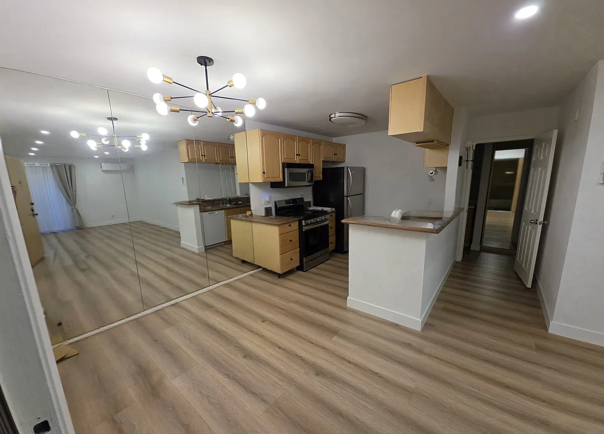Building Photo - 365 Burchett St #114