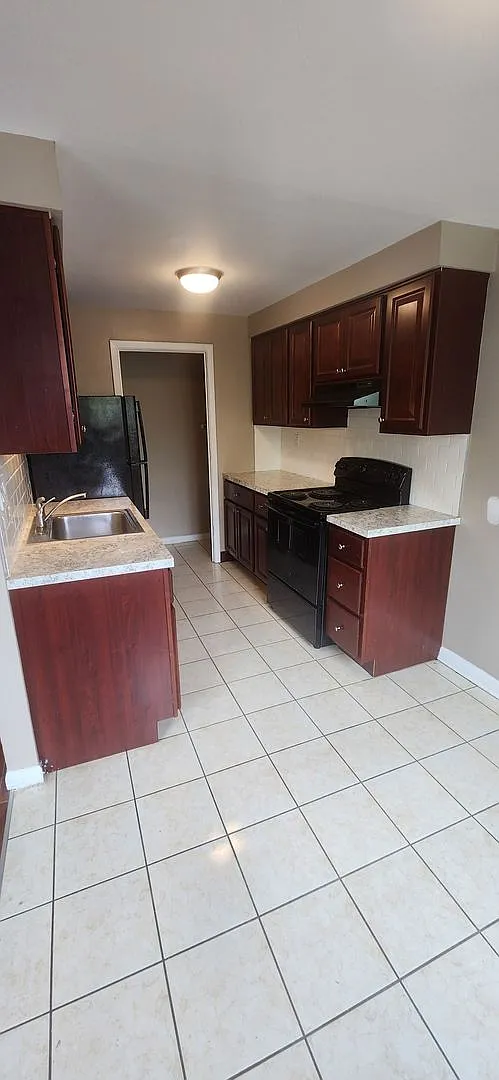 Taylor Court Apartments — Photo 2