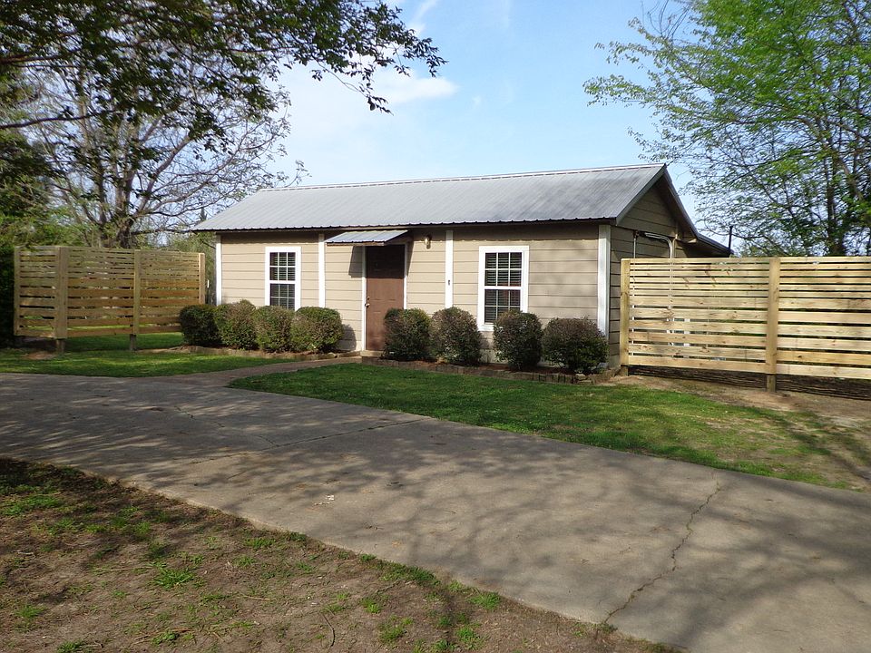 1st image of 2700 Crawford Rd