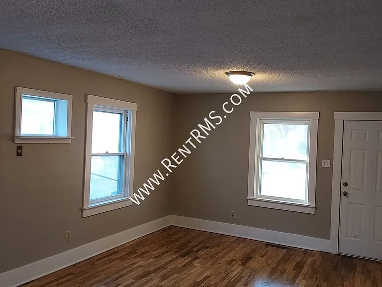 420 SW Lincoln St — Photo 4