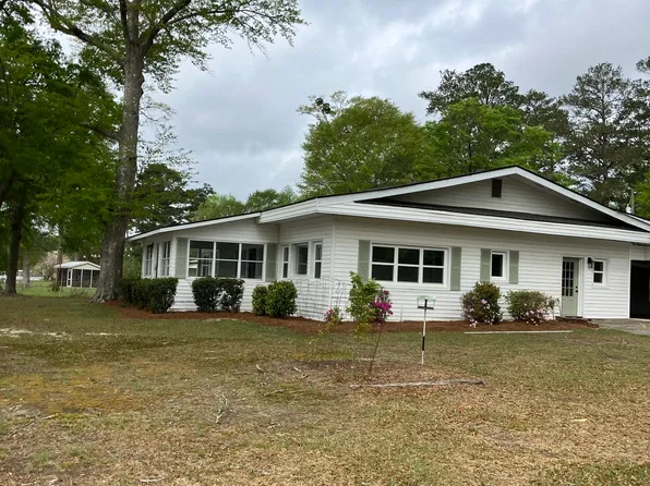 854 Clearwater Rd, Sharpsburg, GA 30277