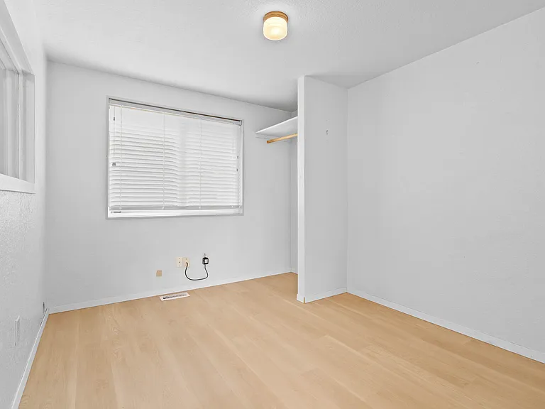 18620 Occidental Ave S — Photo 13