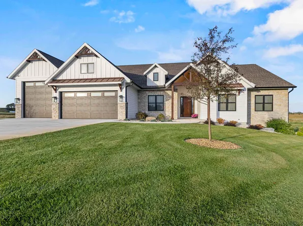 2994 Curtis Ct, Sun Prairie, WI 53590