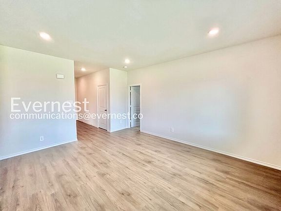 5th image of 417 Pineywood Trl
