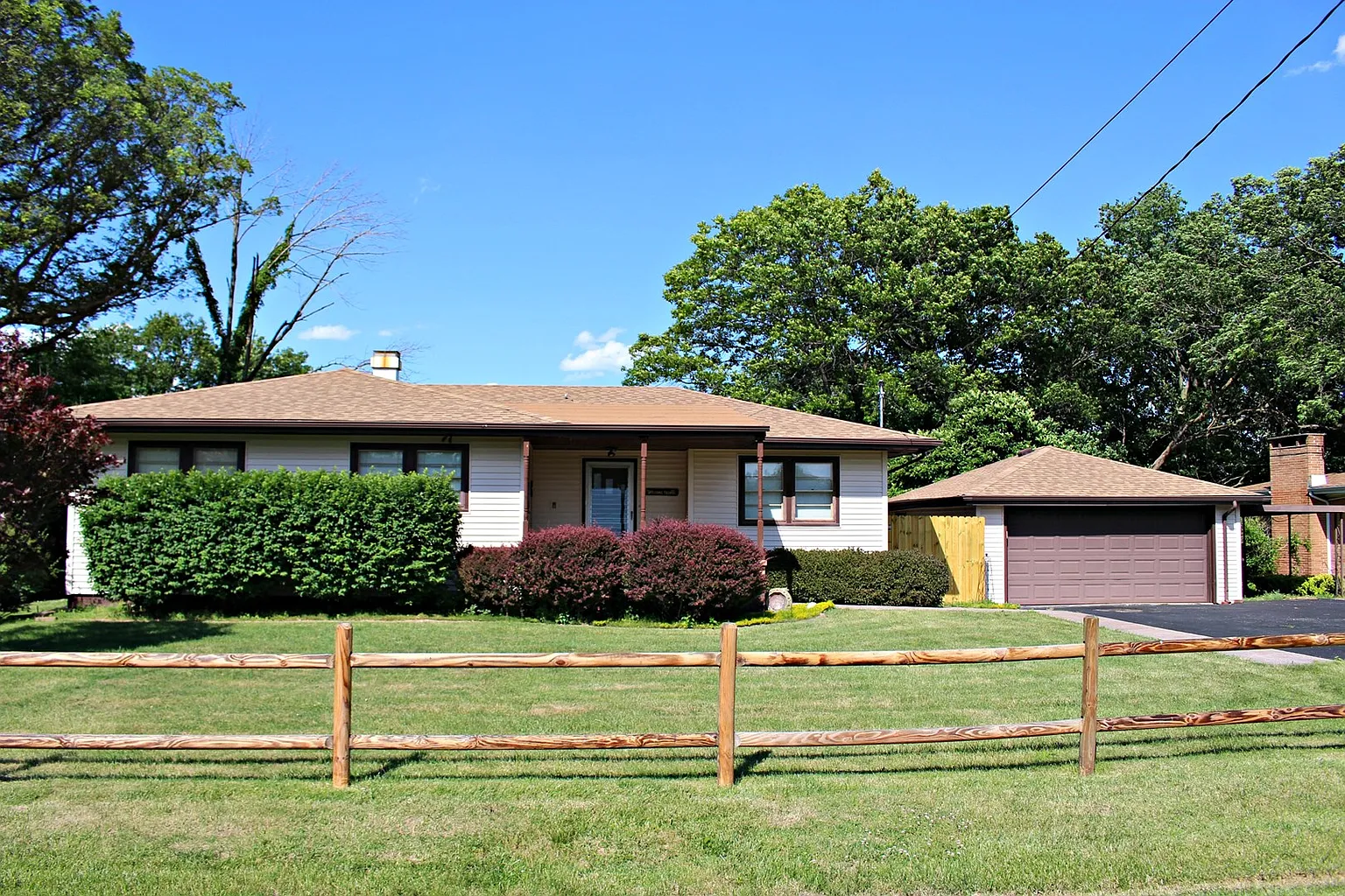 412 S Barnewolt Dr photo 1