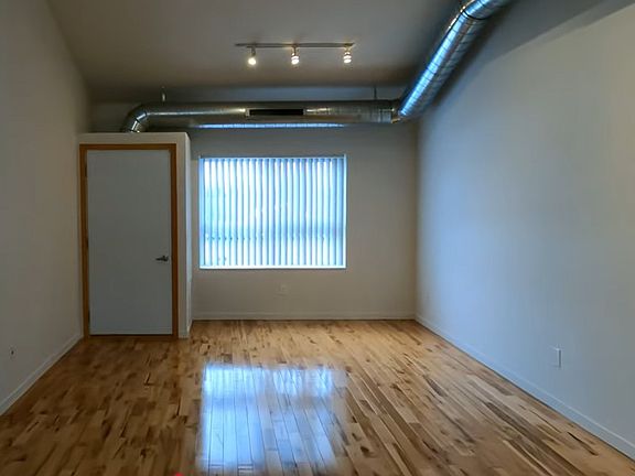 3rd image of 4091 Crooks Rd #309