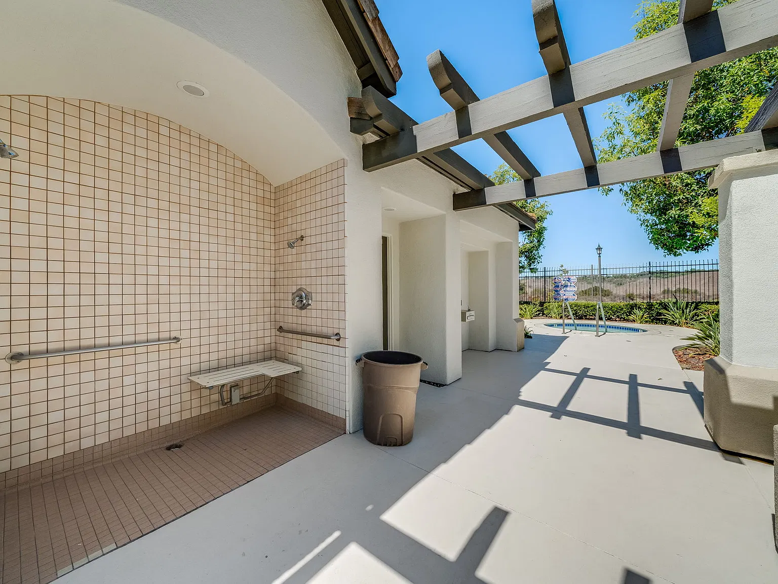 2 bed, 1080 sqft, $3,600 — Photo 4