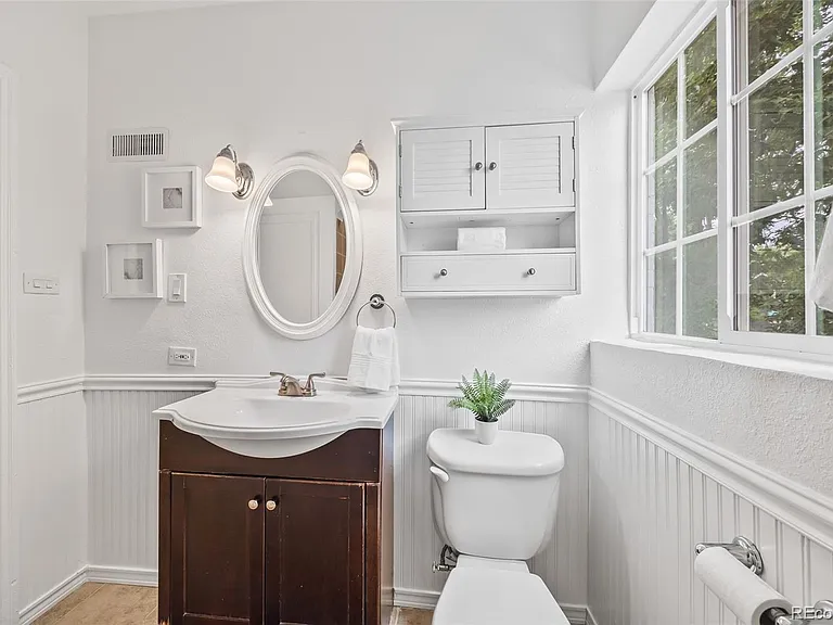 2290 Jasmine St — Photo 20