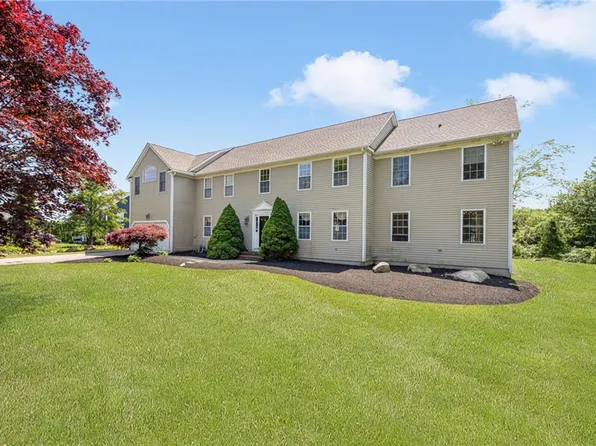 626 Kettle Pond Dr, South Kingstown, RI 02879