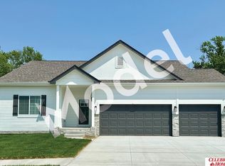 10702 Portage Dr, Papillion, NE 68046