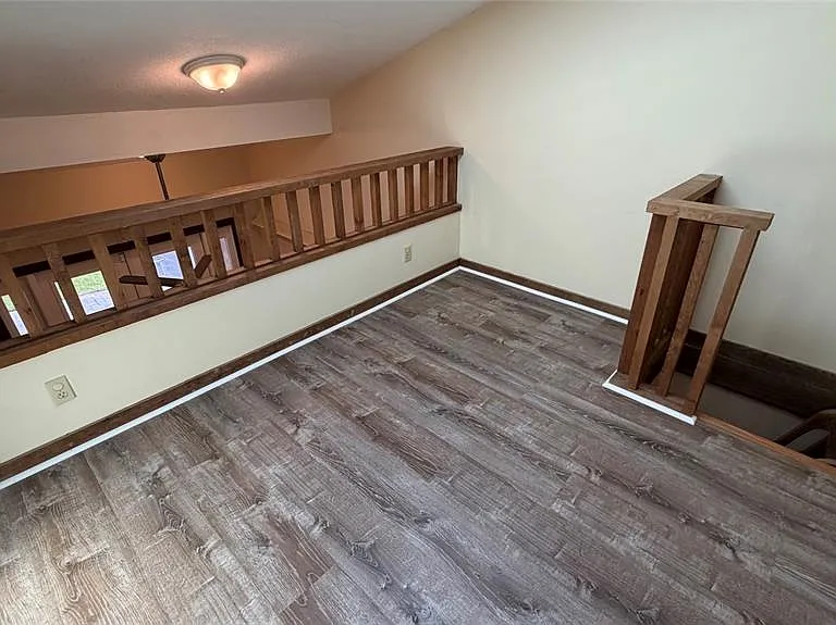8445 Cessna Dr — Photo 31