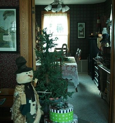View Foyer to Dining