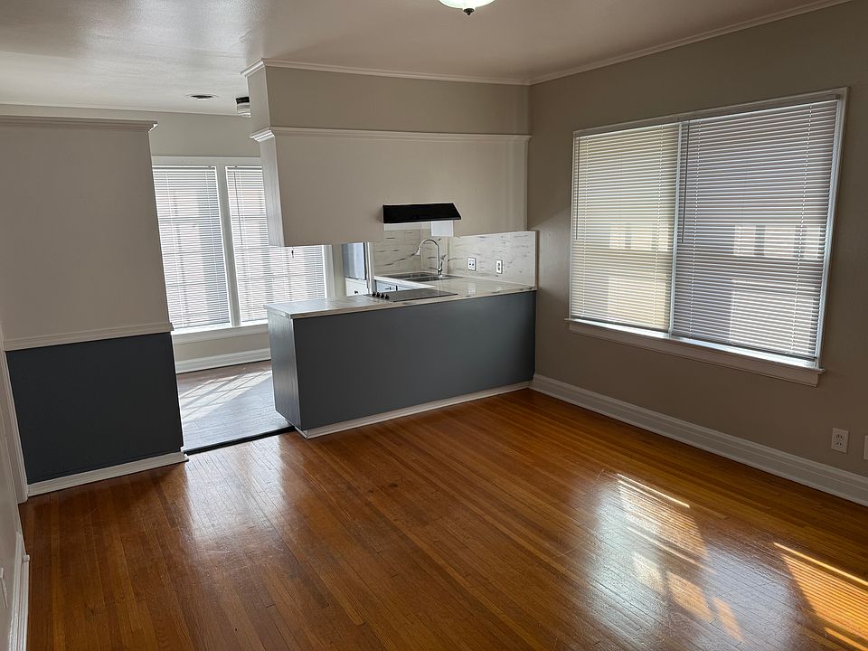 1st image of 300 NW 21st St APT 2