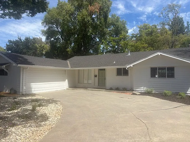 Elmwood Dr