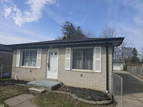 35061 Kirby St, Clinton Township, MI 48035