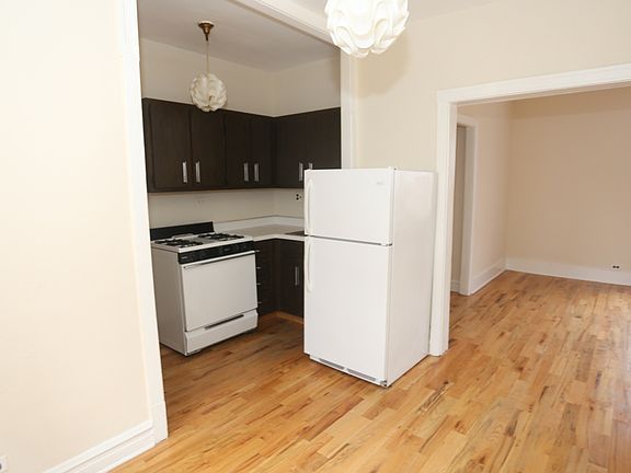 3rd image of 3722 N Pine Grove Ave #31701E
