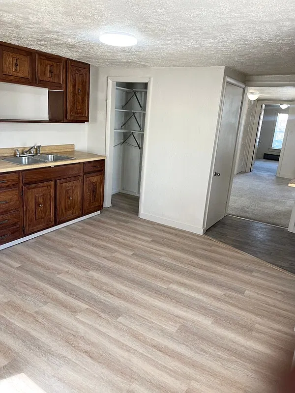 2 bed, 1.0 bath, 750 sqft, $900 — Photo 3