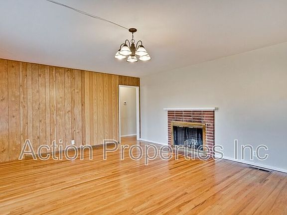 3rd image of 10117 Adriana Ave
