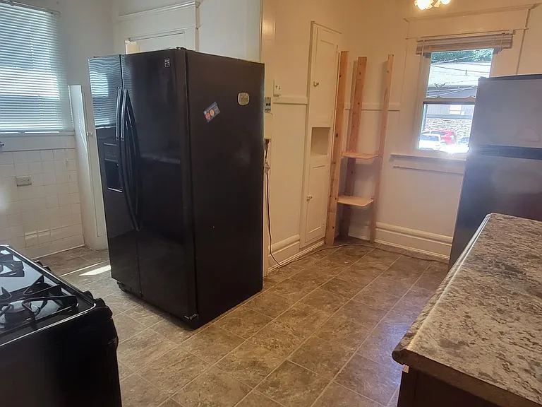 2015 Summit St — Photo 9