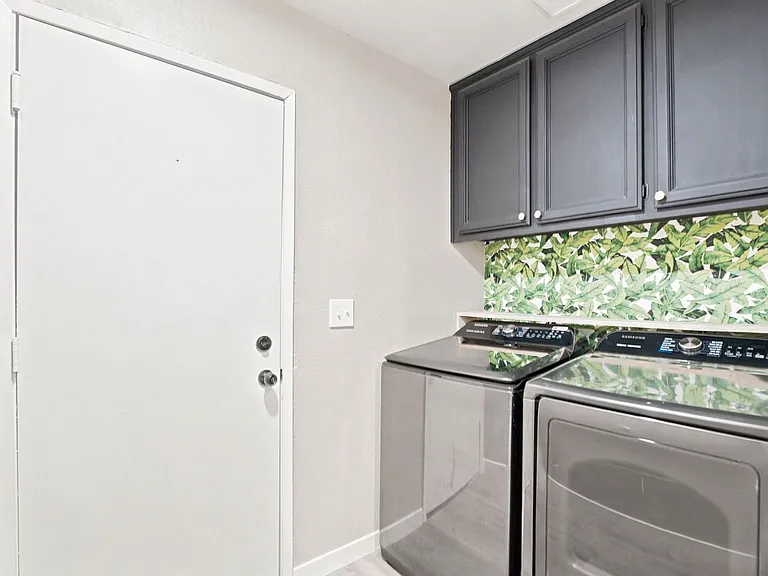 8034 Fairlands Way — Photo 13