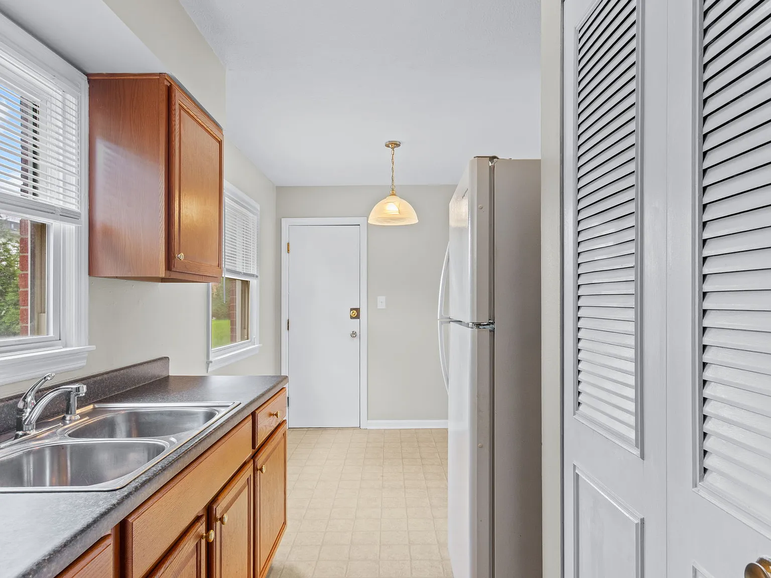 1 bed, 600 sqft, $925 — Photo 2