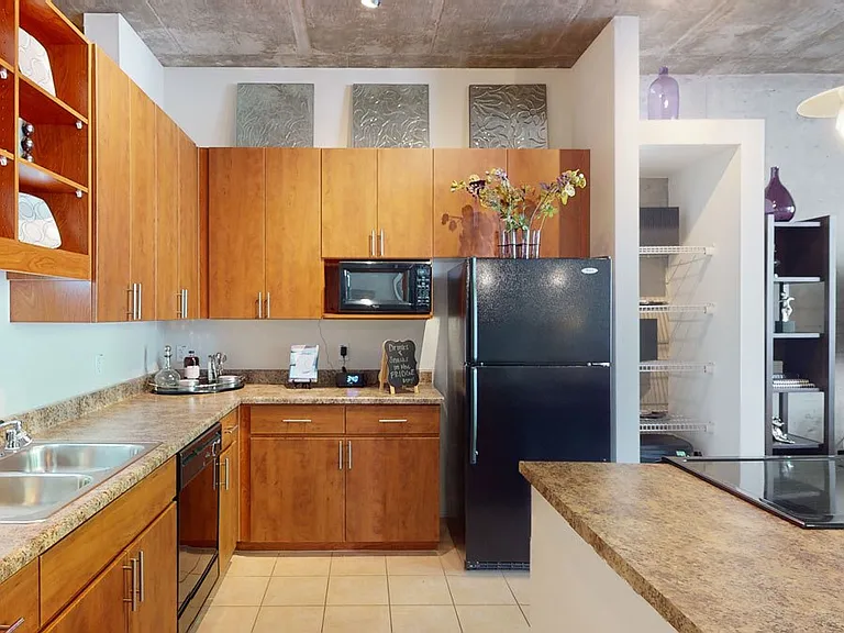 Skyline Lofts — Photo 5