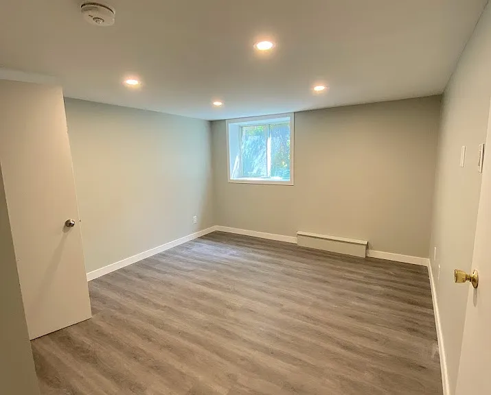 203 Elmwood Ave E — Photo 11