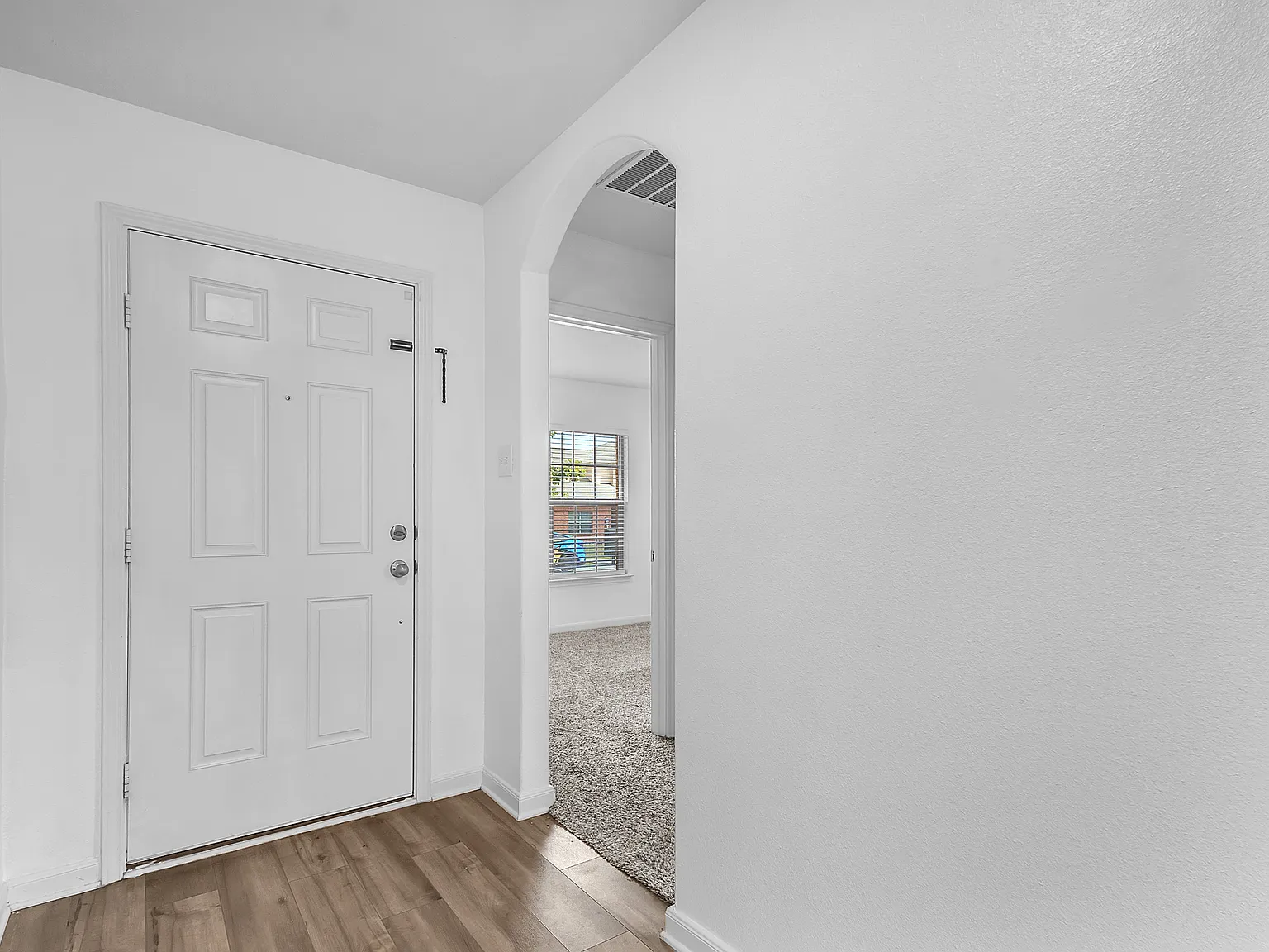3 bed, 1224 sqft, $2,400 — Photo 2