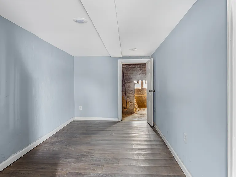 2212 W Fayette St — Photo 13
