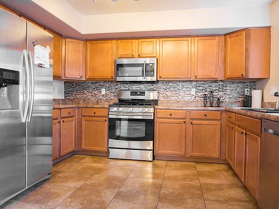 3rd image of 16046 W Kendall St